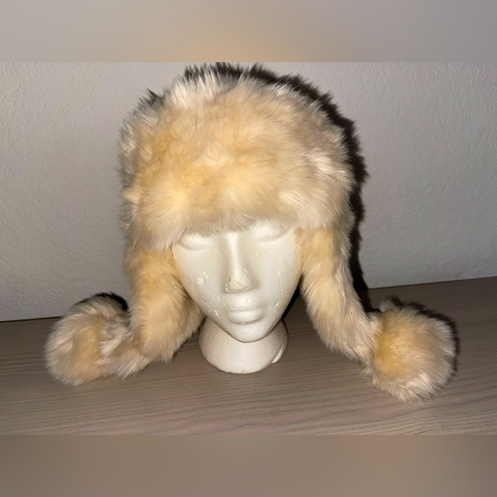 Gap‎ Kids Faux Fur Winter Aviator Cream Hat Size L- XL Ear Flaps Pom poms